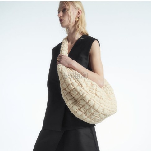 COS EU:史低价！COS OVERSIZED QUILTED 大号米白色云朵包