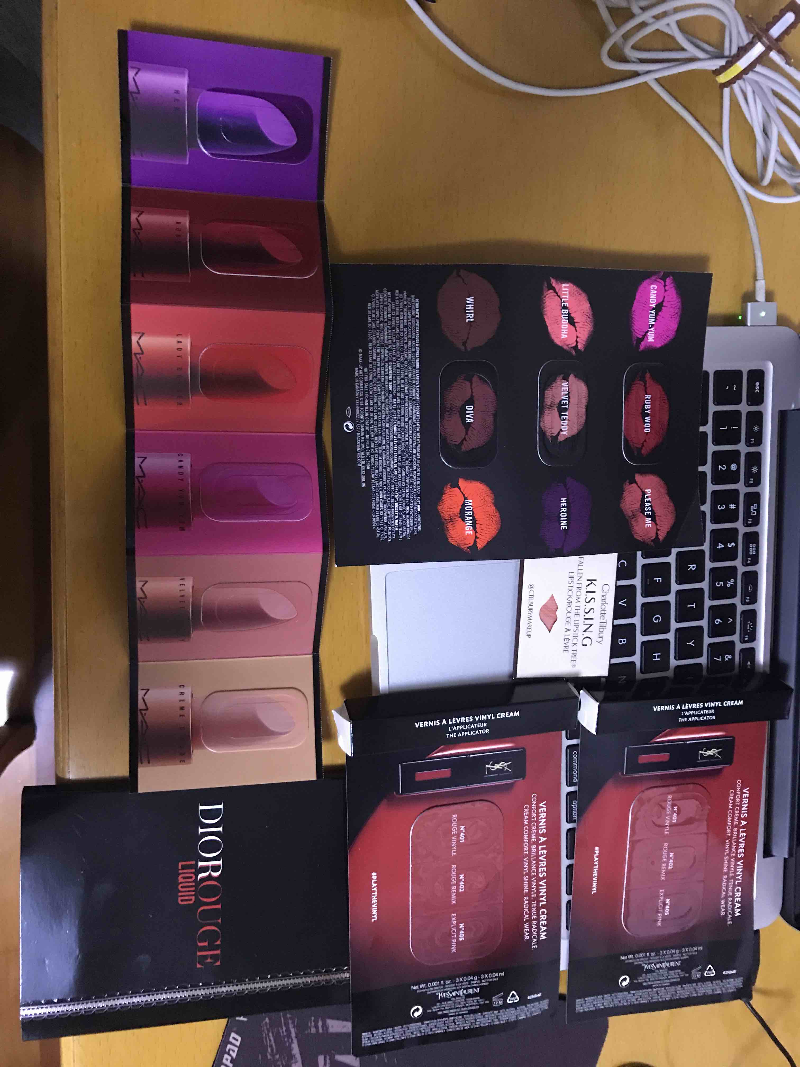 求口红试色卡最好有多种