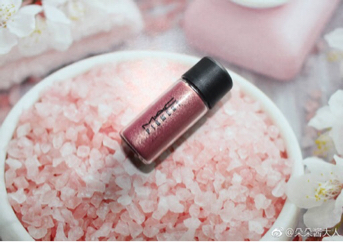 出mac人鱼姬眼影粉2.5g