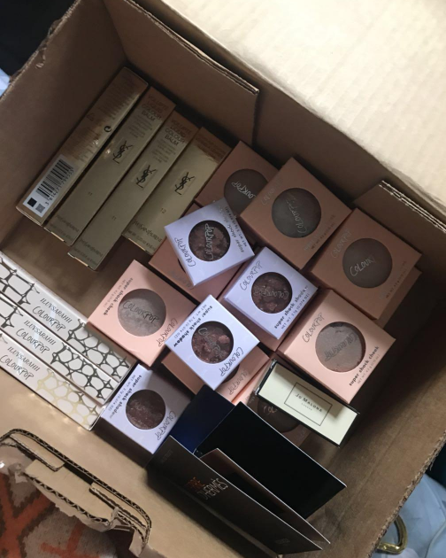 pop眼影 ysl口红 绿洲快递 眼影colourpop,性价比超高,颜色也超级美