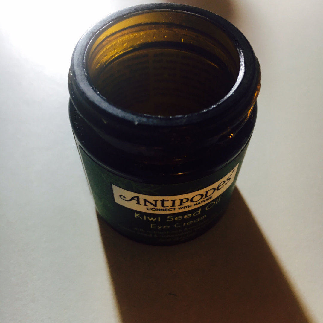 ￼ Antipodes 安媞珀 是新西兰一个护肤品牌 奇异果