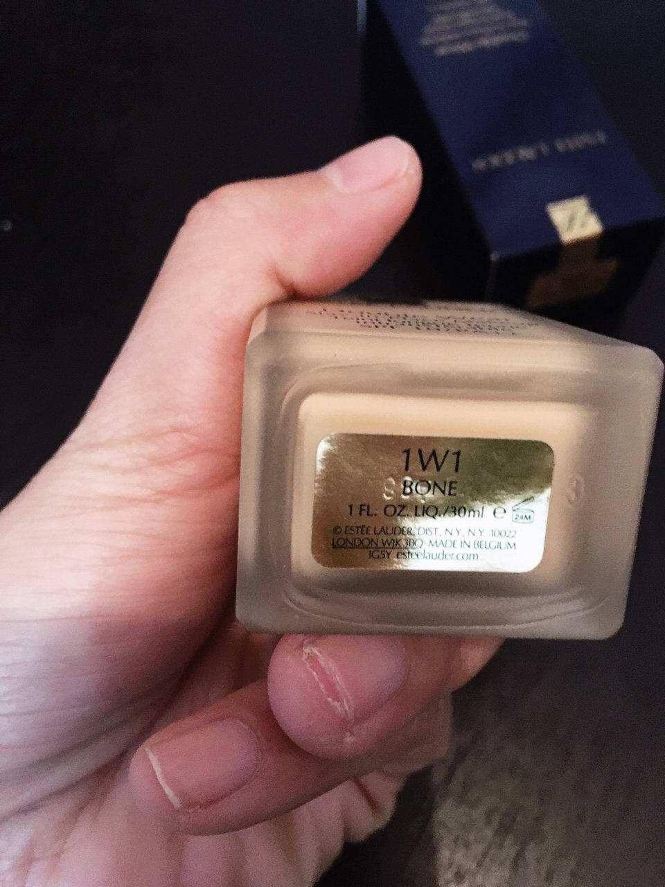 1.雅思兰黛Double Wear 粉底液，色号1W1，30