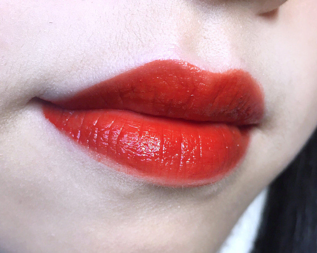 阿玛尼红管唇釉405显白番茄色附上嘴详细试色