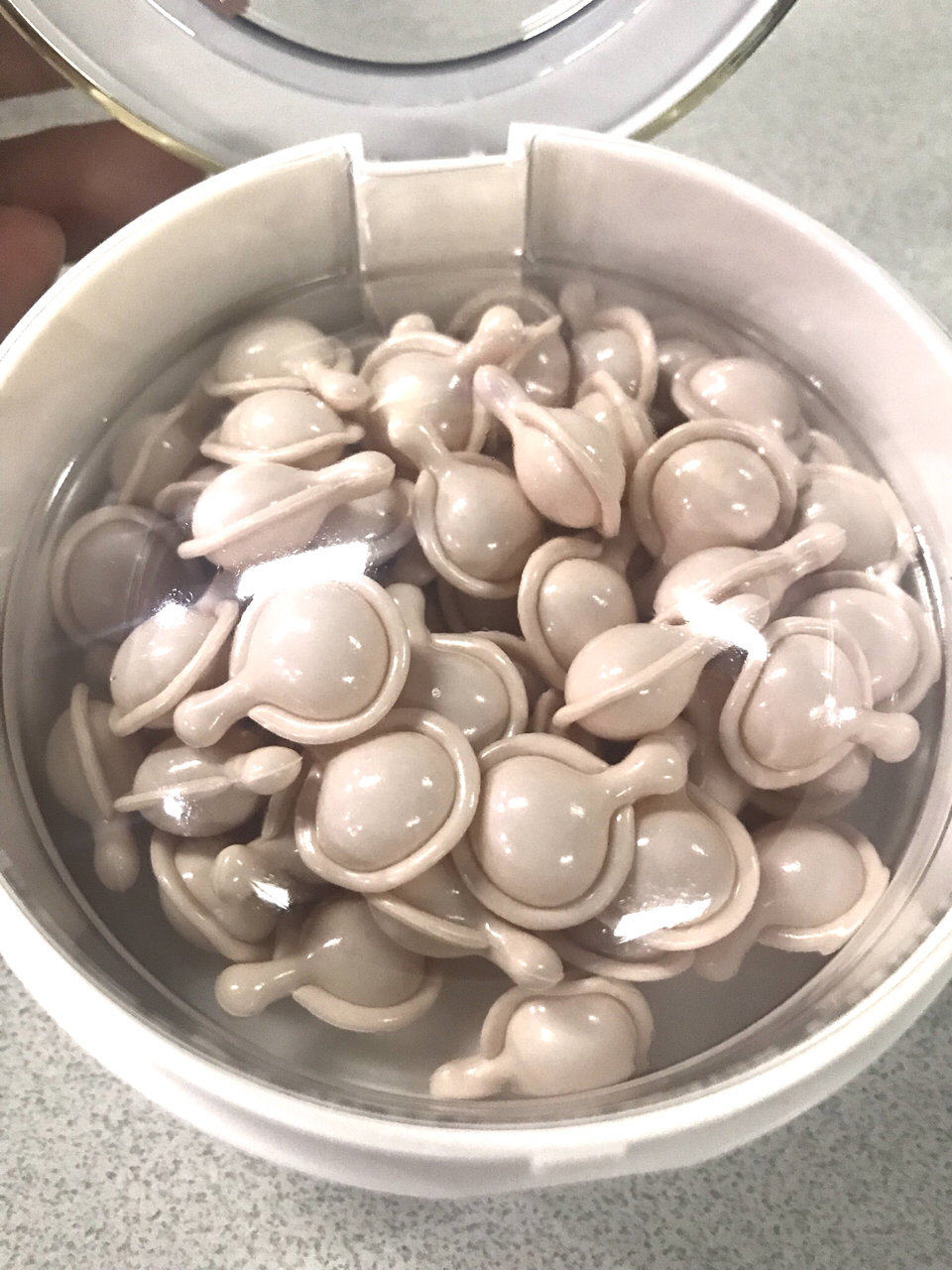 ✅雅顿金胶和粉胶的对比：🌸金胶更滋润🌸 👀作为伊丽莎白