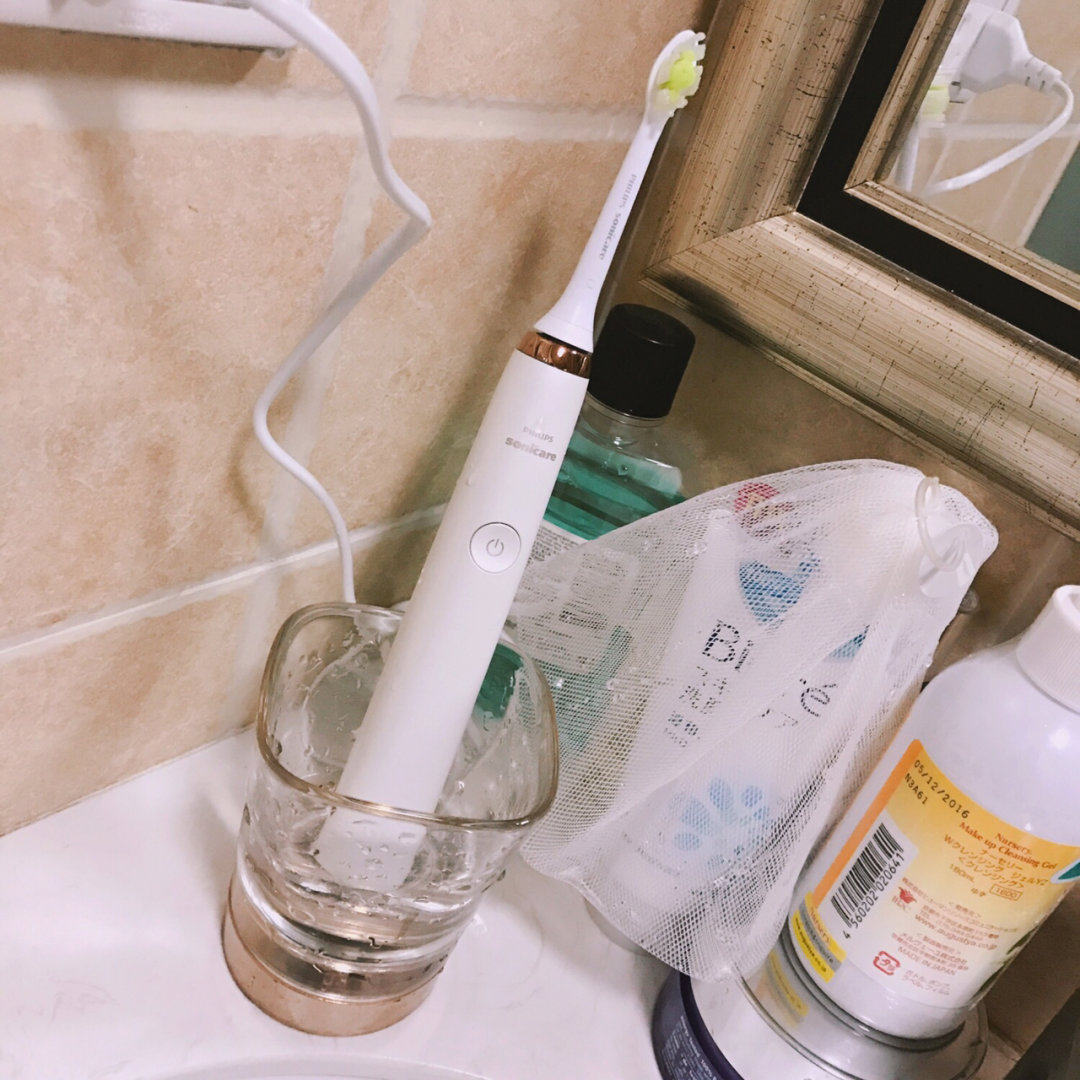 人的一副牙齿，好好保养是足够用一生的  年纪越大，很多问题都