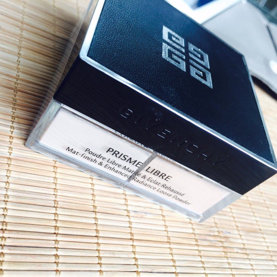 纪梵希轻盈无痕明星散粉四宫格幻彩蜜粉 种草好久了 最后买的是5号色