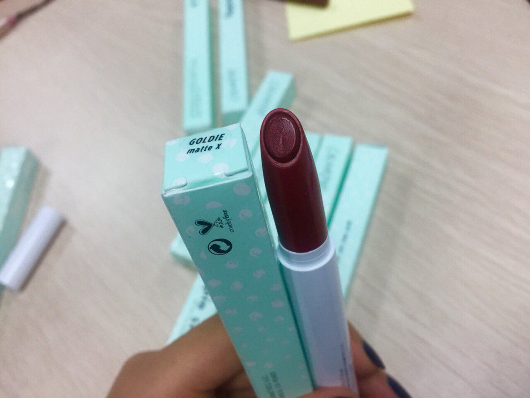 colourpop唇膏笔无滤镜试色：ziggie、goldi