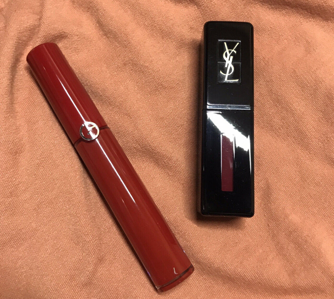 阿玛尼唇釉试色因为我的唇色淡上嘴不是很元气的草莓红而是偏紫的玫红