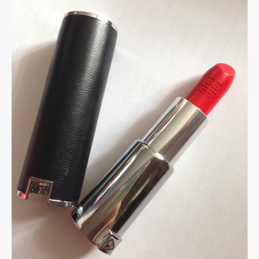 新入的纪梵希小羊皮306号购于新加坡樟宜免税店价格应该是215忘了哈哈