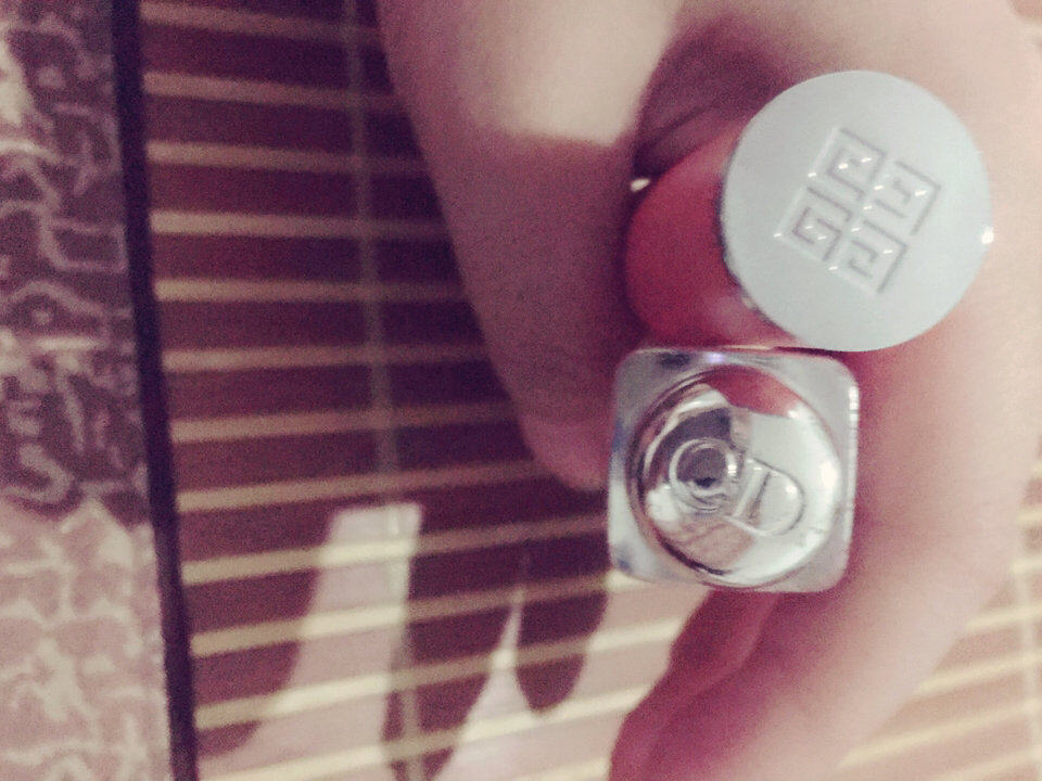 纪梵希小羊皮润唇膏与迪奥变色唇膏膏 迪奥润唇膏是15年10月