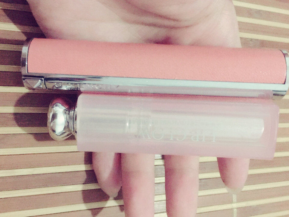 纪梵希小羊皮润唇膏与迪奥变色唇膏膏 迪奥润唇膏是15年10月