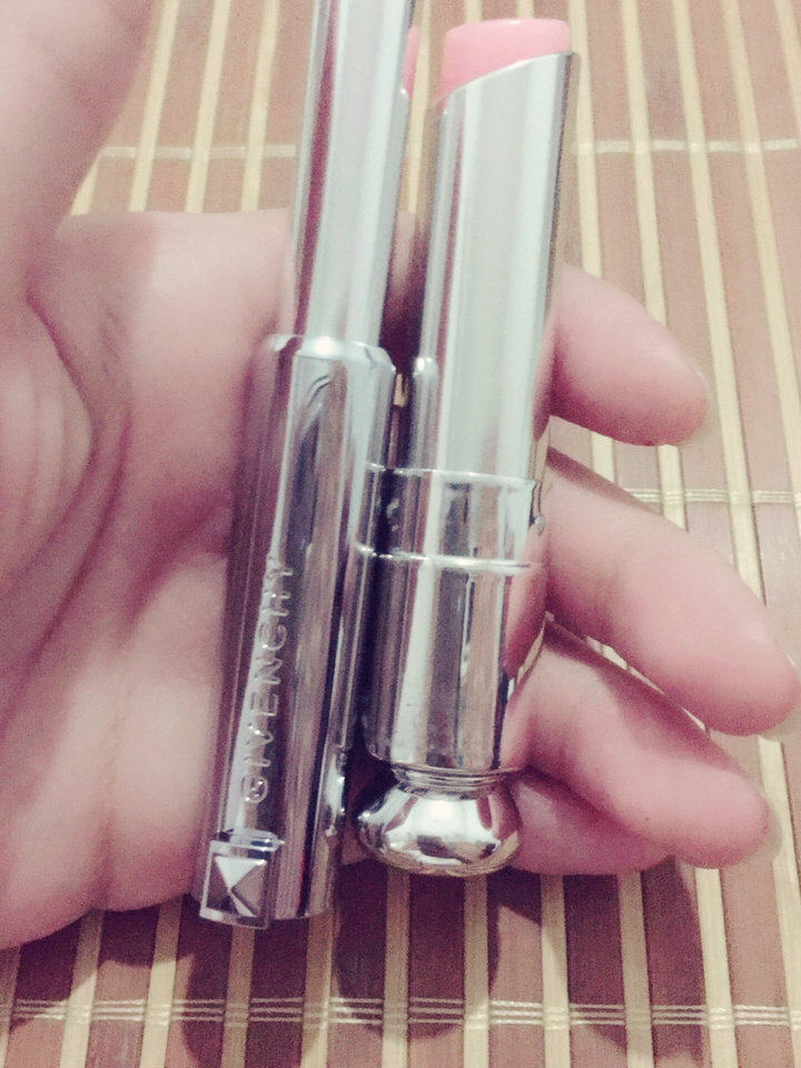 纪梵希小羊皮润唇膏与迪奥变色唇膏膏 迪奥润唇膏是15年10月