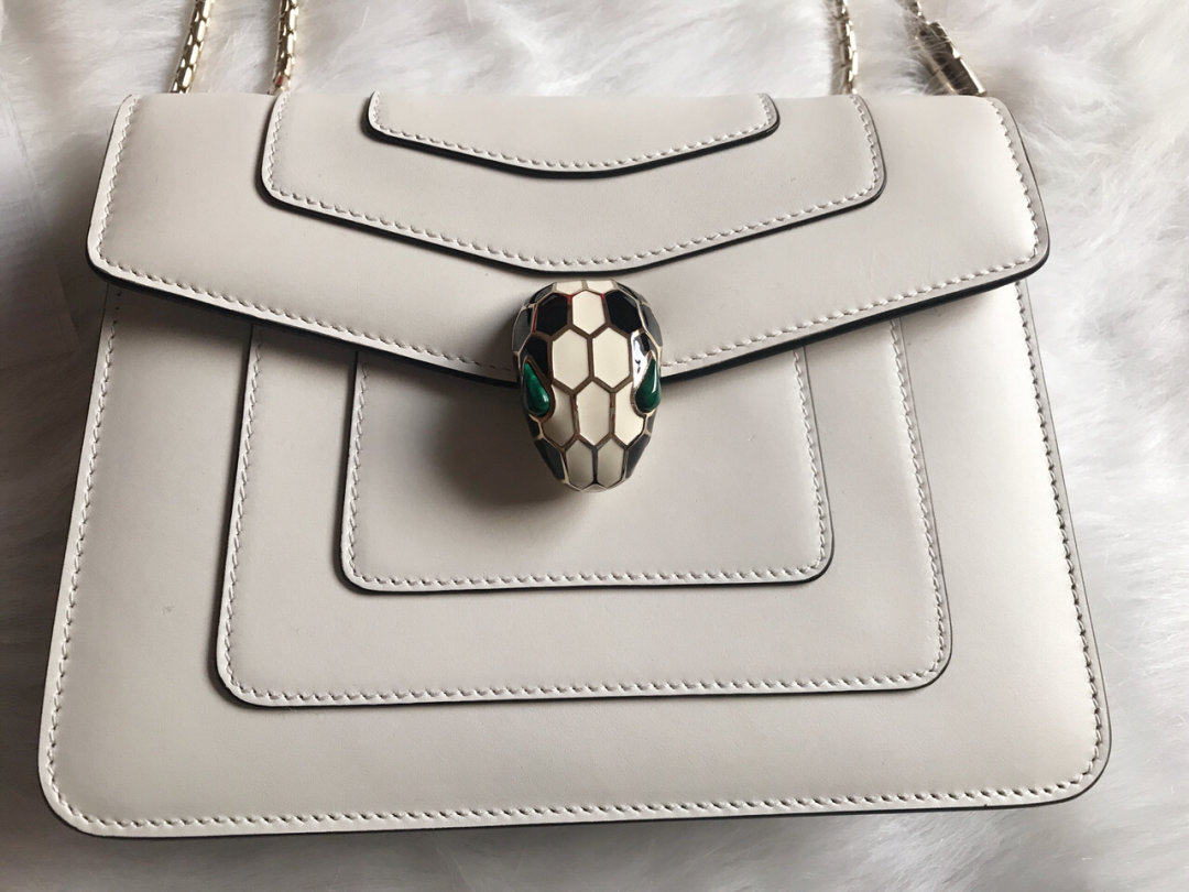 宝格丽bvlgari珐琅蛇头扣单链条单肩包