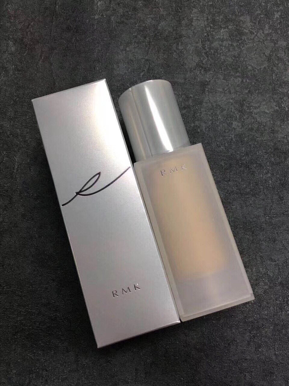 rmk水凝光圆瓶粉底液30g