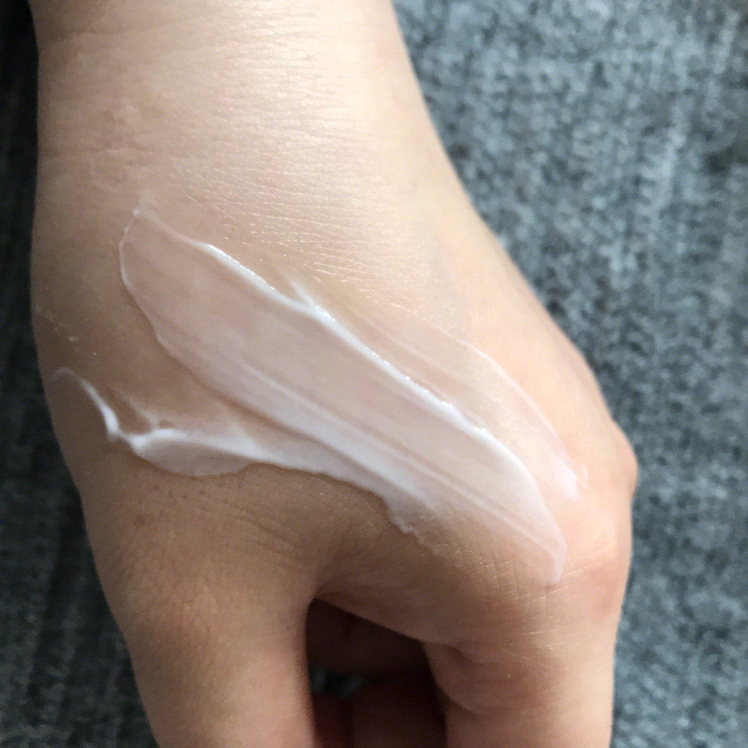 千万不要买雅诗兰黛智妍精华霜❌
 （号称：万能霜）
 因为用