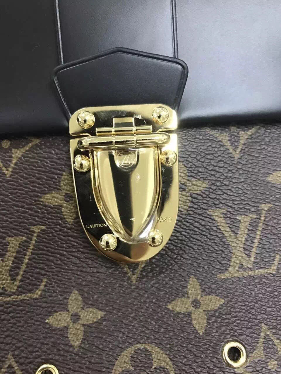 【包包】LV新款邮差包one handle 搭配与测评
 �