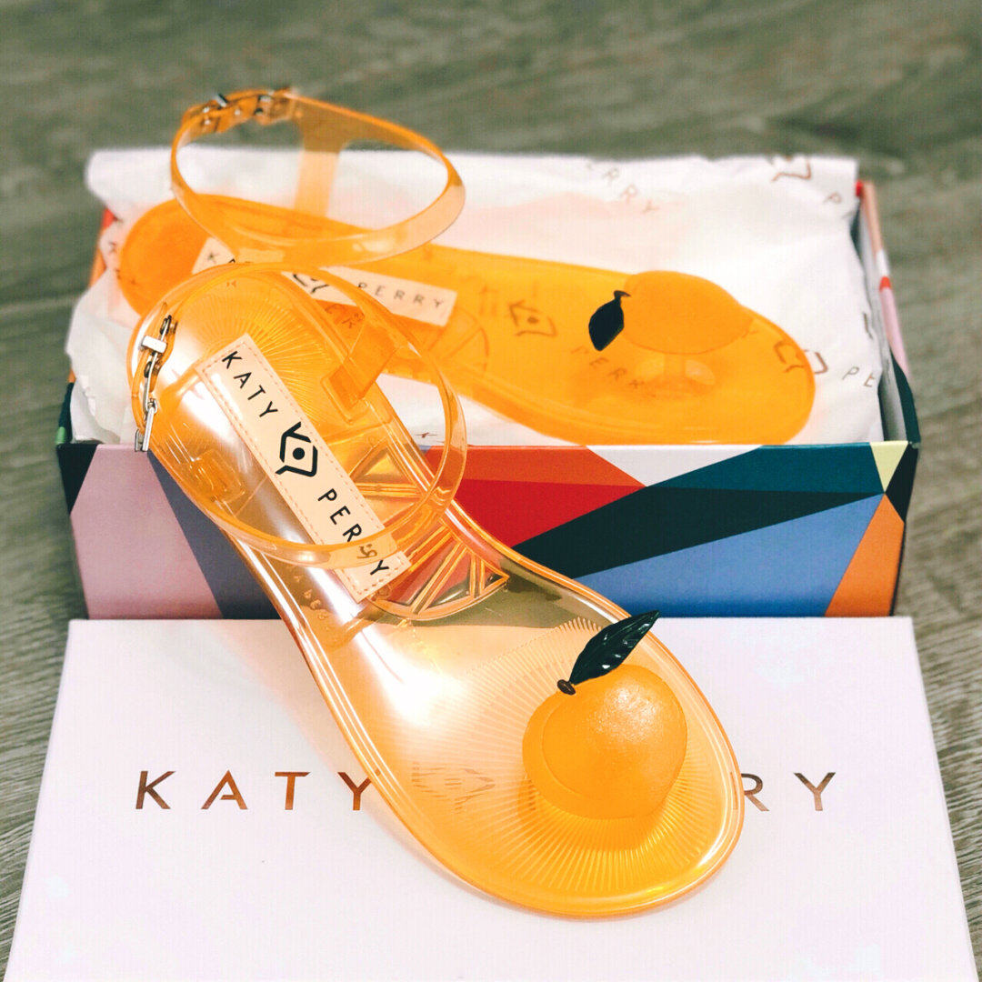 katyperry水果鞋果冻桃子好可爱一双便宜好看的平底凉鞋能过一个夏天