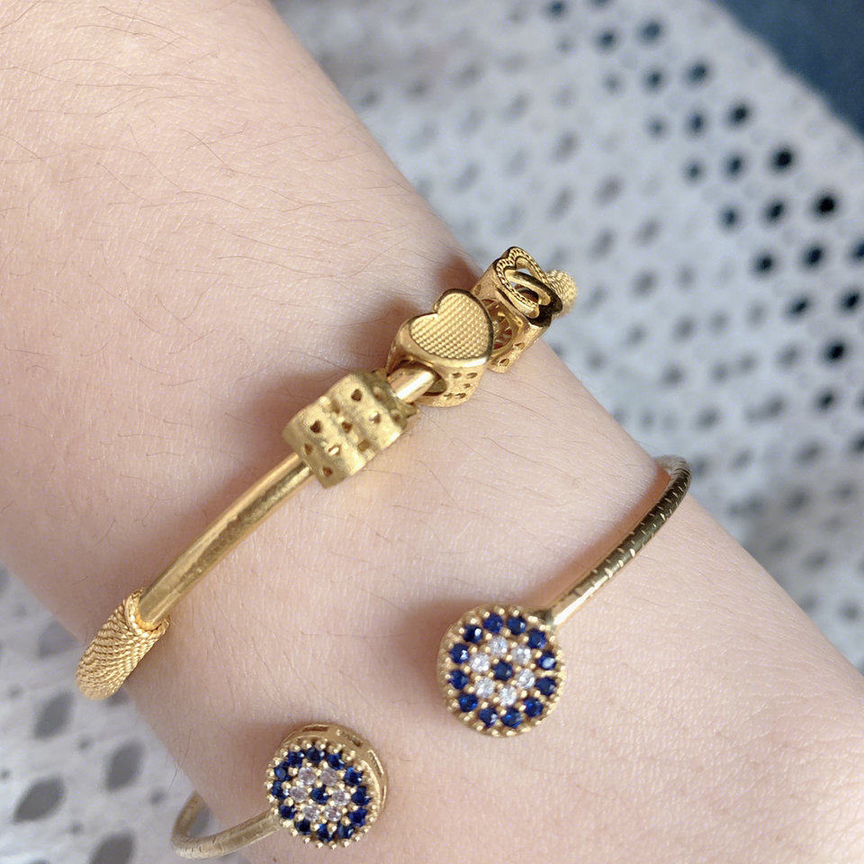 「周大福」潘多拉款 周大福潘多拉手镯,24克余.将黄金材质