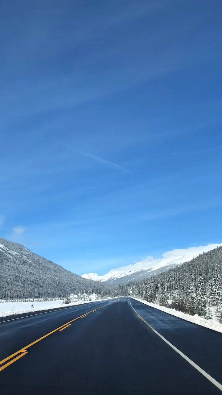 打卡落基山山脉⛰️
 在前两天的暴雪过后，终于迎来了放晴🌞