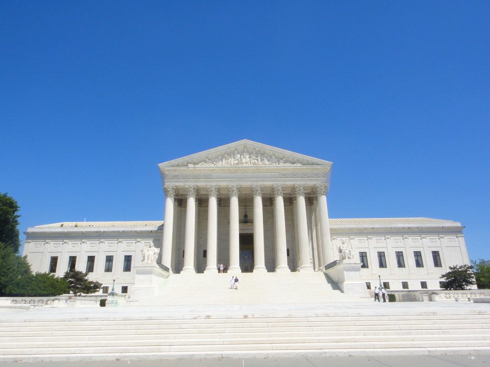 作为美国三权独立重要一支的联邦最高法院,却静静地躲在国会山后
