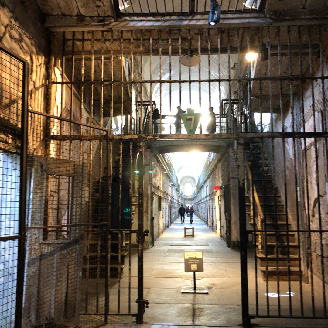 费城东州教养所其实就是监狱但是是第一所改造性质的监狱实行绝对隔离