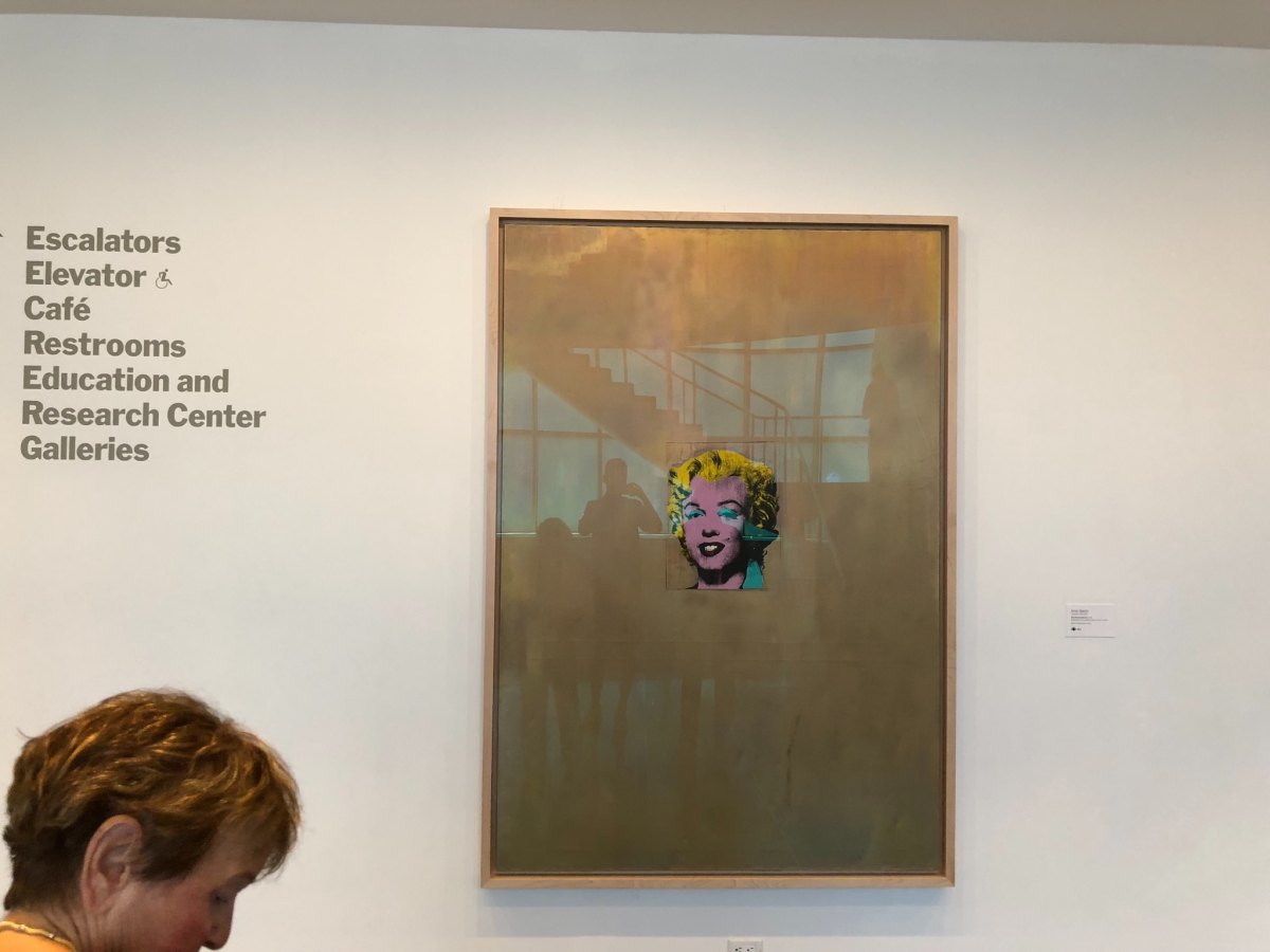 看了特别展，南斯拉夫设计展，建筑作品非常的科幻和未来。设计的