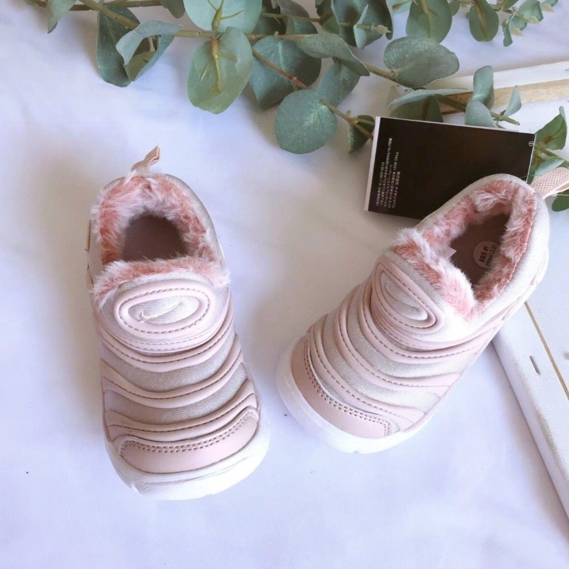 ❤️耐克毛毛虫有冬季加绒款鞋。 耐克毛毛虫就是鞋子鞋帮处有毛