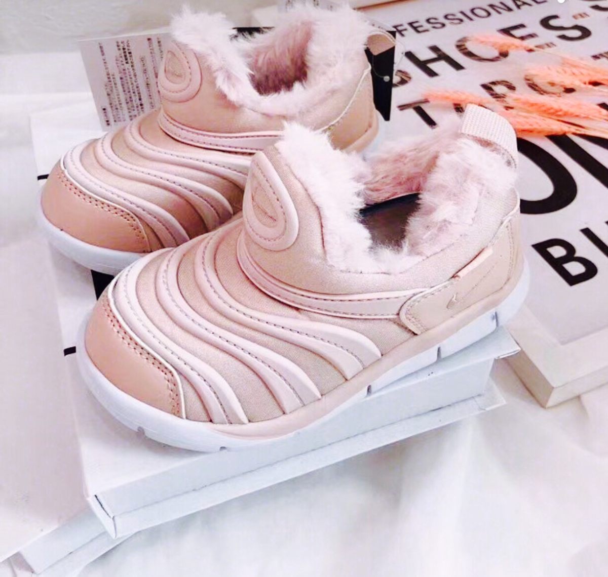 ❤️耐克毛毛虫有冬季加绒款鞋。 耐克毛毛虫就是鞋子鞋帮处有毛