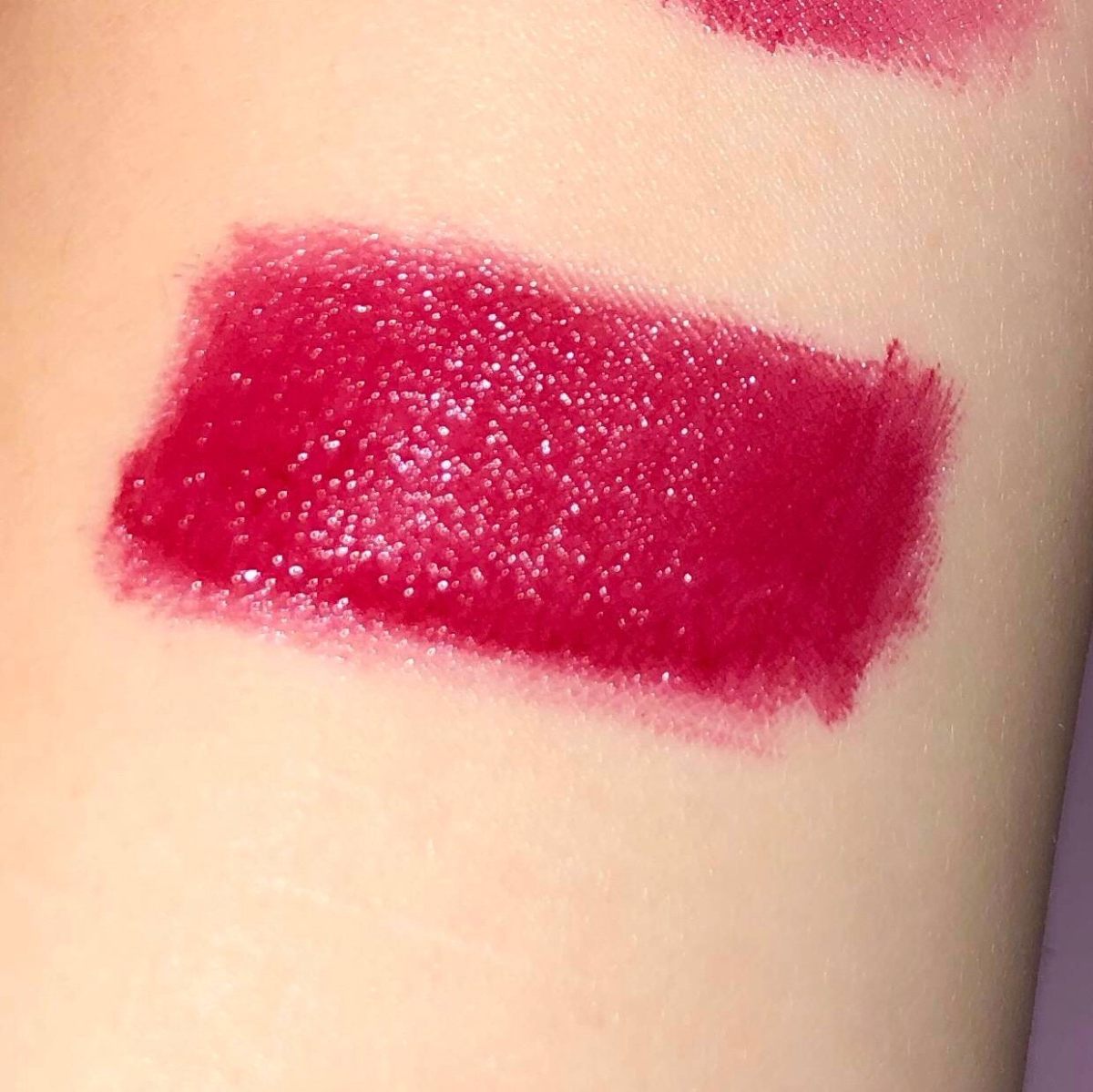 最近喜欢上了一款吃小孩色口红💄，就是最近一直很火🔥的YS