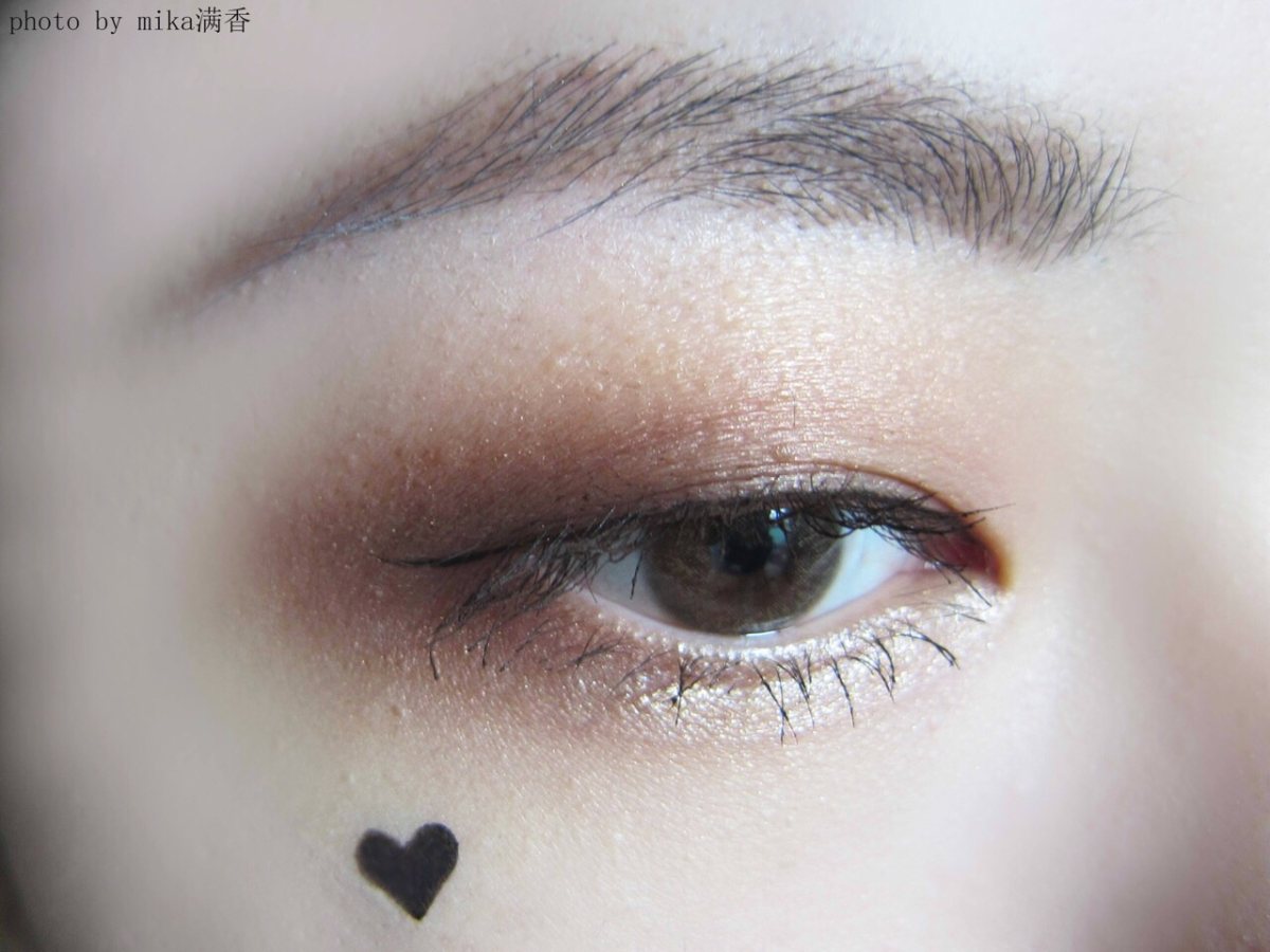 随便撸了个棕棕的妆～用的都是棕色的产品，算是个心血来潮的妆容