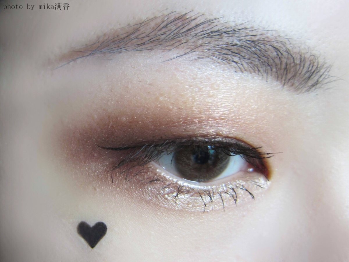 随便撸了个棕棕的妆～用的都是棕色的产品，算是个心血来潮的妆容