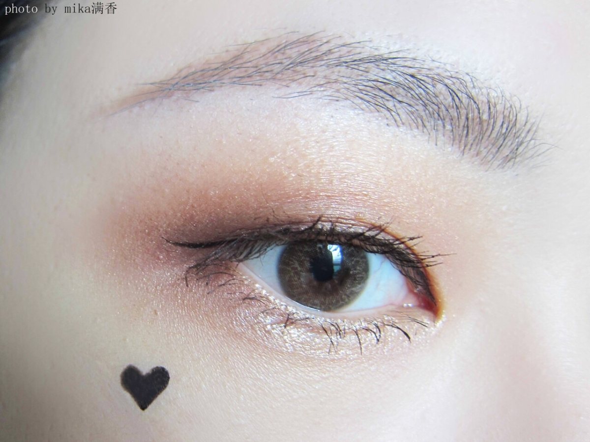 随便撸了个棕棕的妆～用的都是棕色的产品，算是个心血来潮的妆容