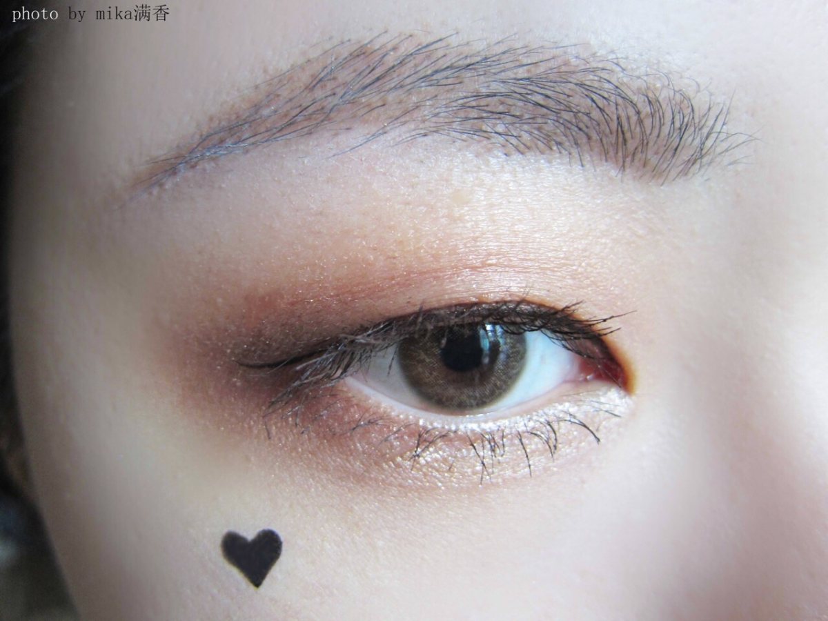 随便撸了个棕棕的妆～用的都是棕色的产品，算是个心血来潮的妆容