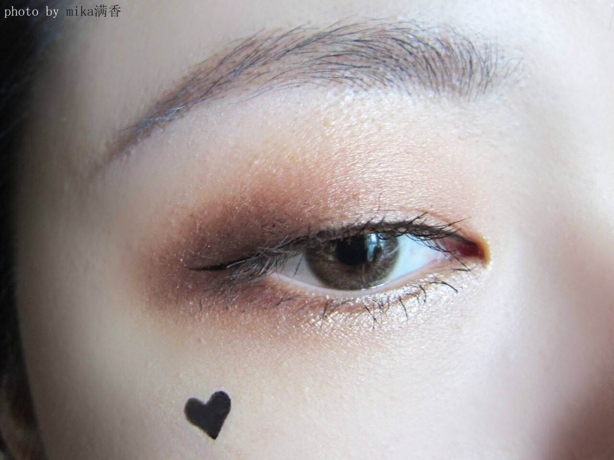 随便撸了个棕棕的妆～用的都是棕色的产品，算是个心血来潮的妆容