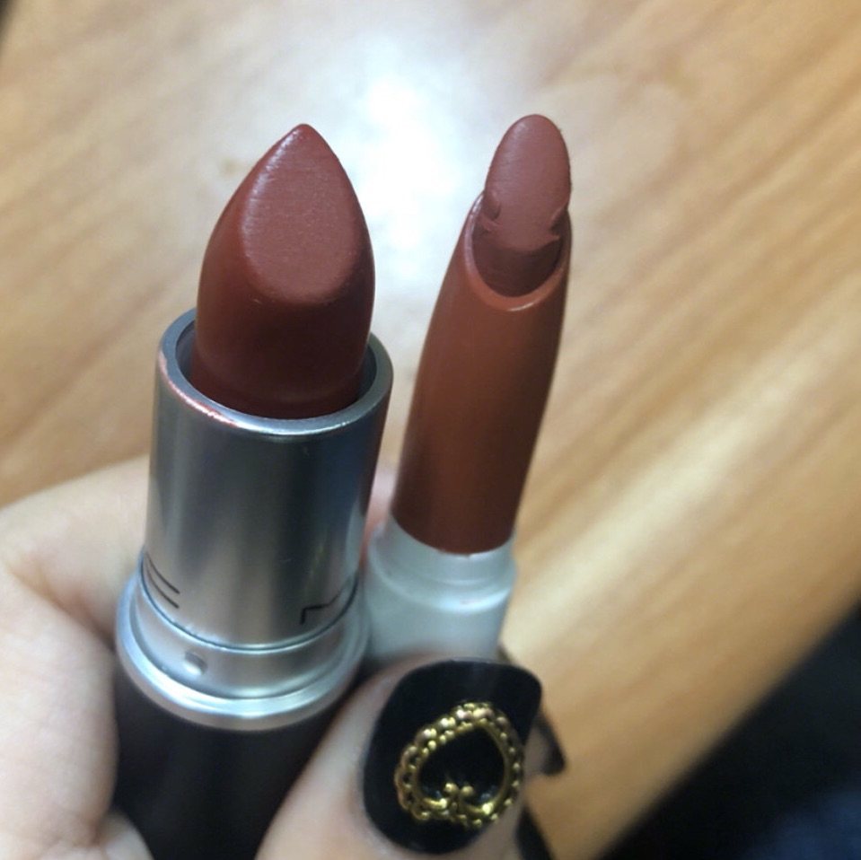 📦前几天海淘到的两只口红到了，一只mac的marrakes