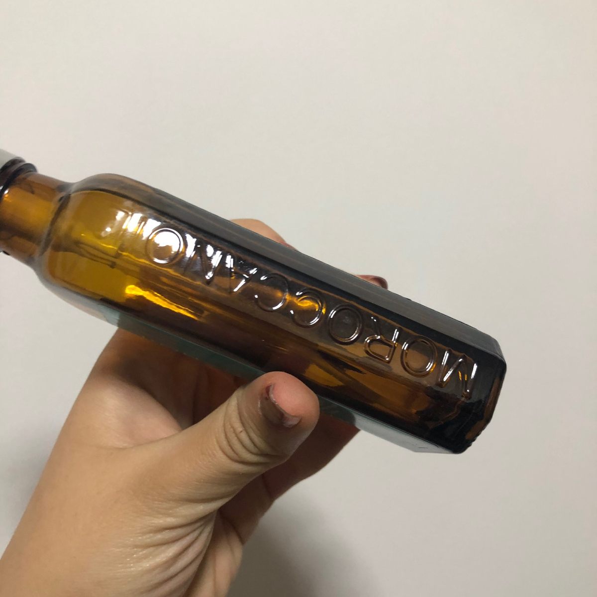 护发精油 逛街的时候随便买的，还买了黄的，各买了好几板好像，