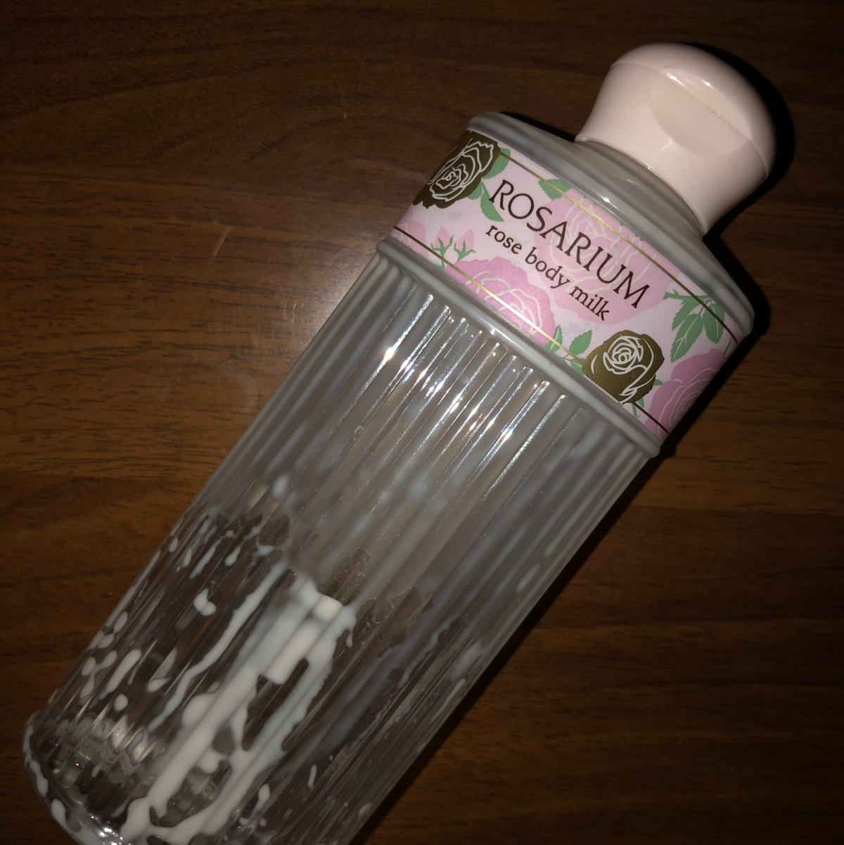 怡丽丝尔眼霜： 跟悦薇一起买的，那段时间法令纹那边的小纹路突