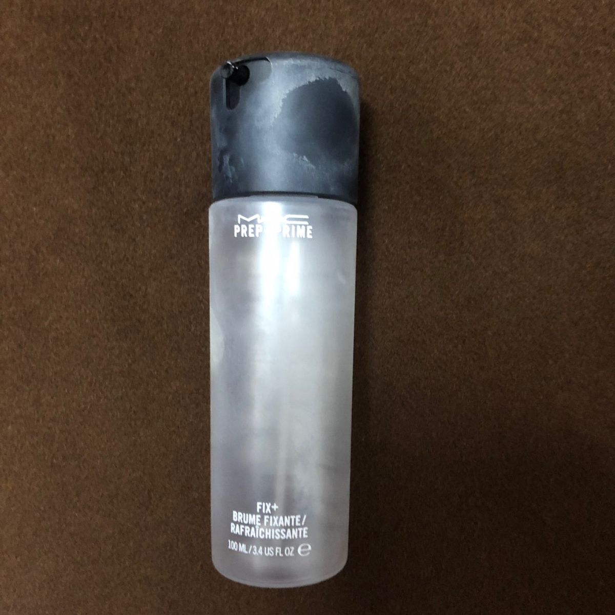 怡丽丝尔眼霜： 跟悦薇一起买的，那段时间法令纹那边的小纹路突