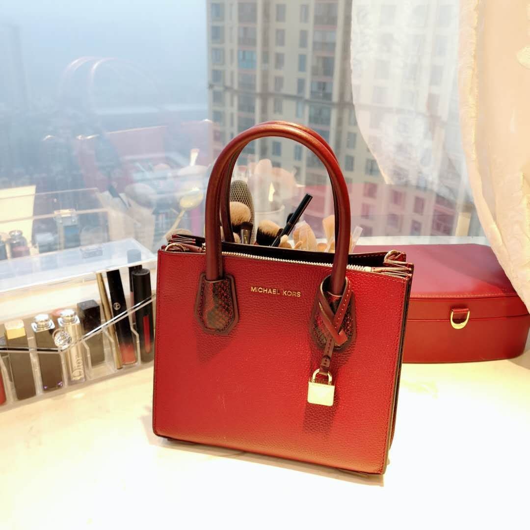 MK的包包是被大幂幂种草的，去年买了一个之后就一发不可收拾啦