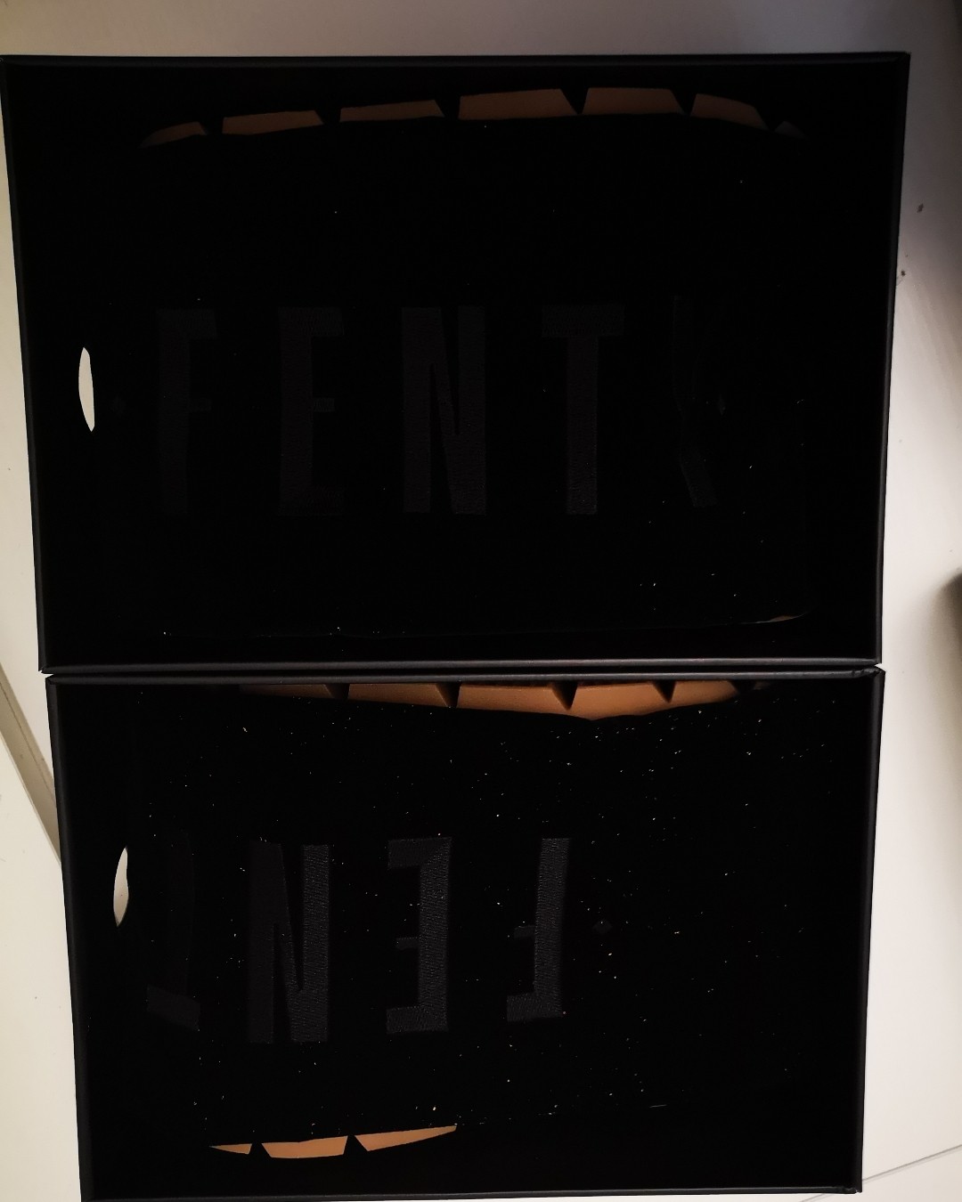 美国官网特价购买 7.5码 图中颜色各一双 408非偏远地区