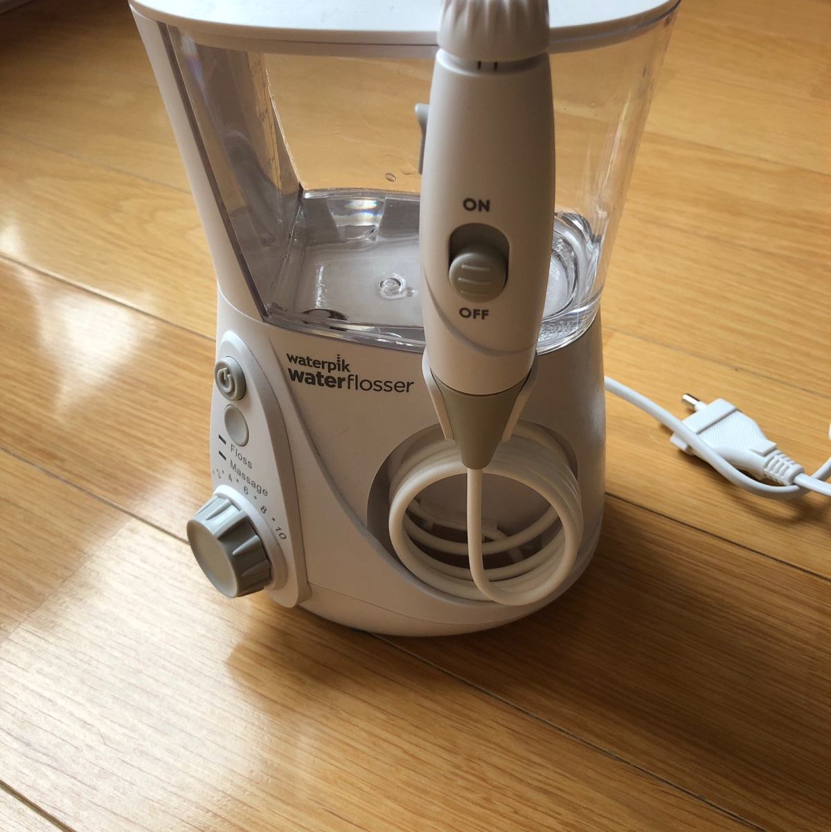 洁碧冲牙器，是在亚马逊海外购买的，对于正在正畸的我不要好用太