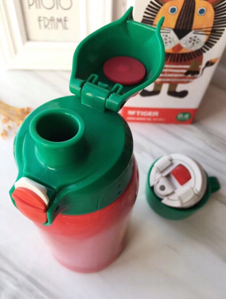 日本虎牌小狮子保温杯💦 小狮子这款真的好看呀，红色和绿色搭