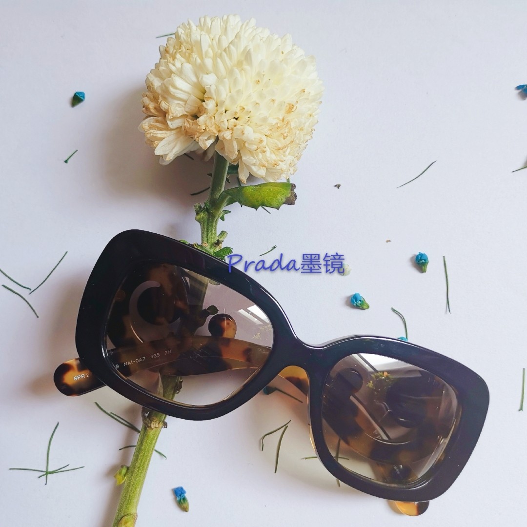 出门不带包，浑身不得劲啊~所以YY和广大宝宝们一样，都爱买包