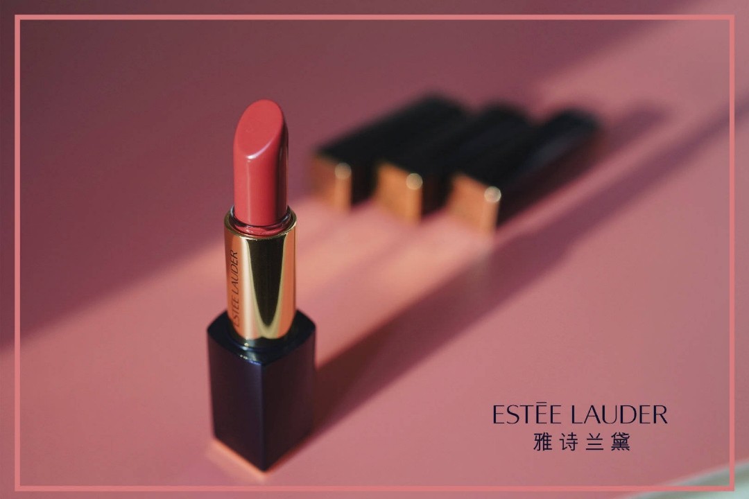 今天给大家种草一款超级火的雅诗兰黛420色号口红 有句话说得