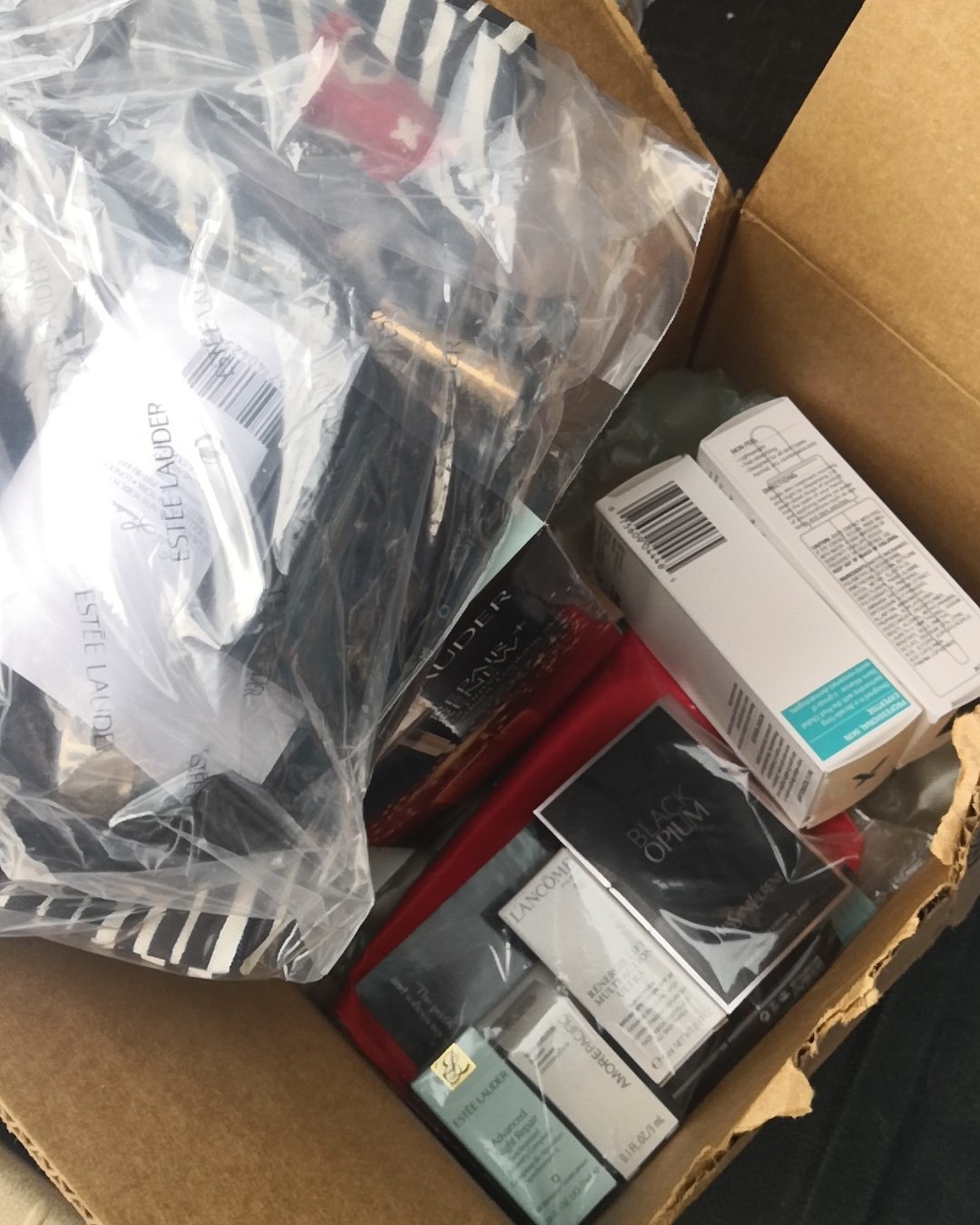 入手的雅诗兰黛小棕瓶精华套装终于到啦！本来一直都是在雅诗兰黛