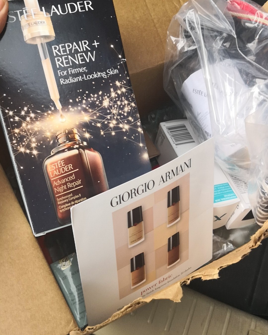 入手的雅诗兰黛小棕瓶精华套装终于到啦！本来一直都是在雅诗兰黛