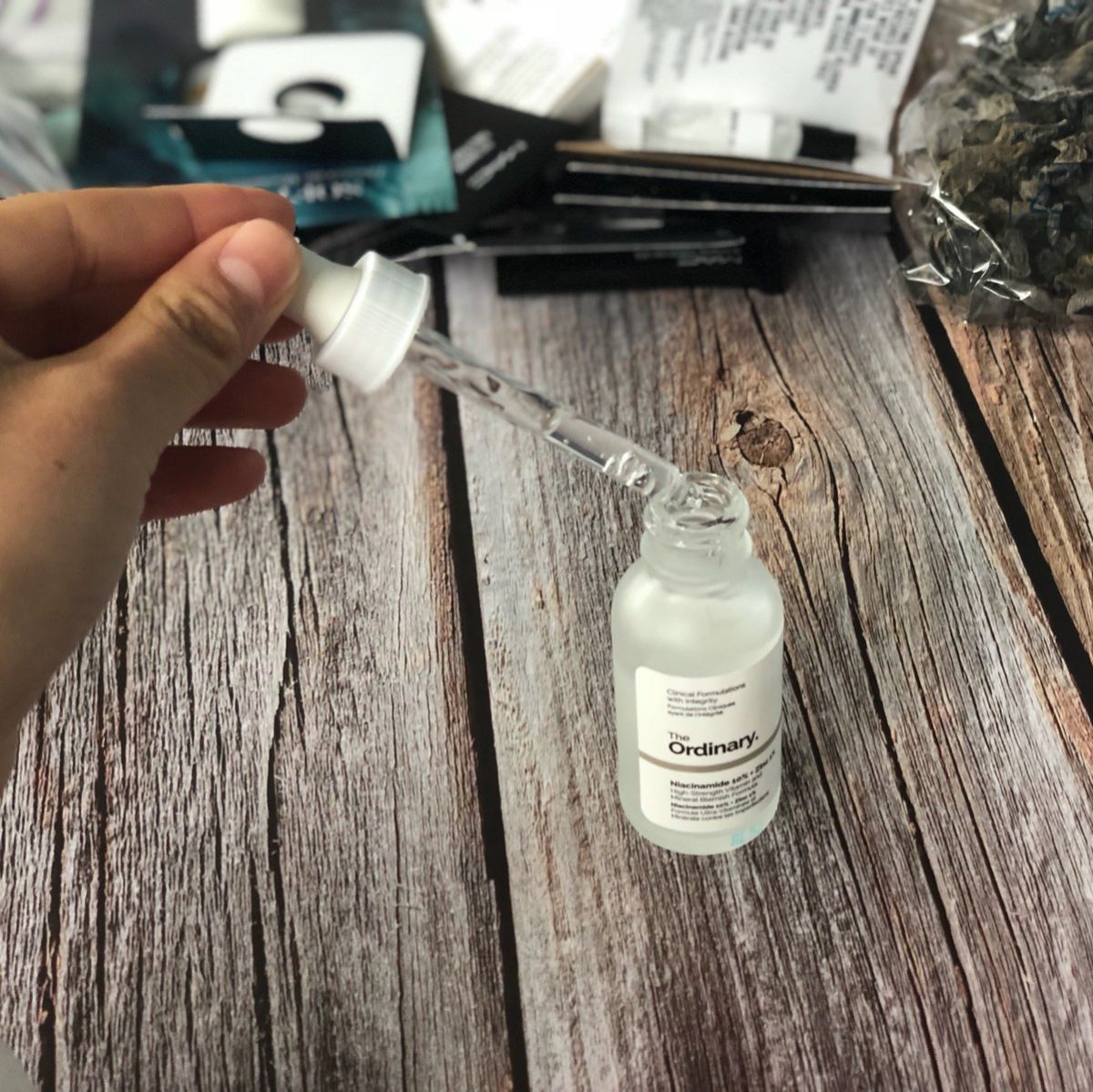 夏天要到啦～～ 先介绍一下我自己呢脸色有点偏黄，额头会有痘痘