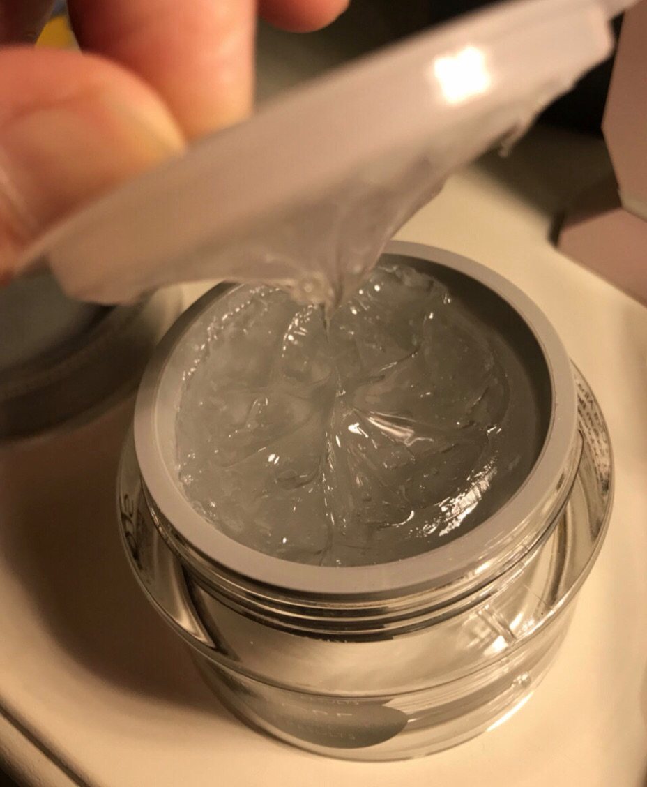 仗着自己有张“娃娃脸”，所以一直没怎么好好保养。直到有一天在