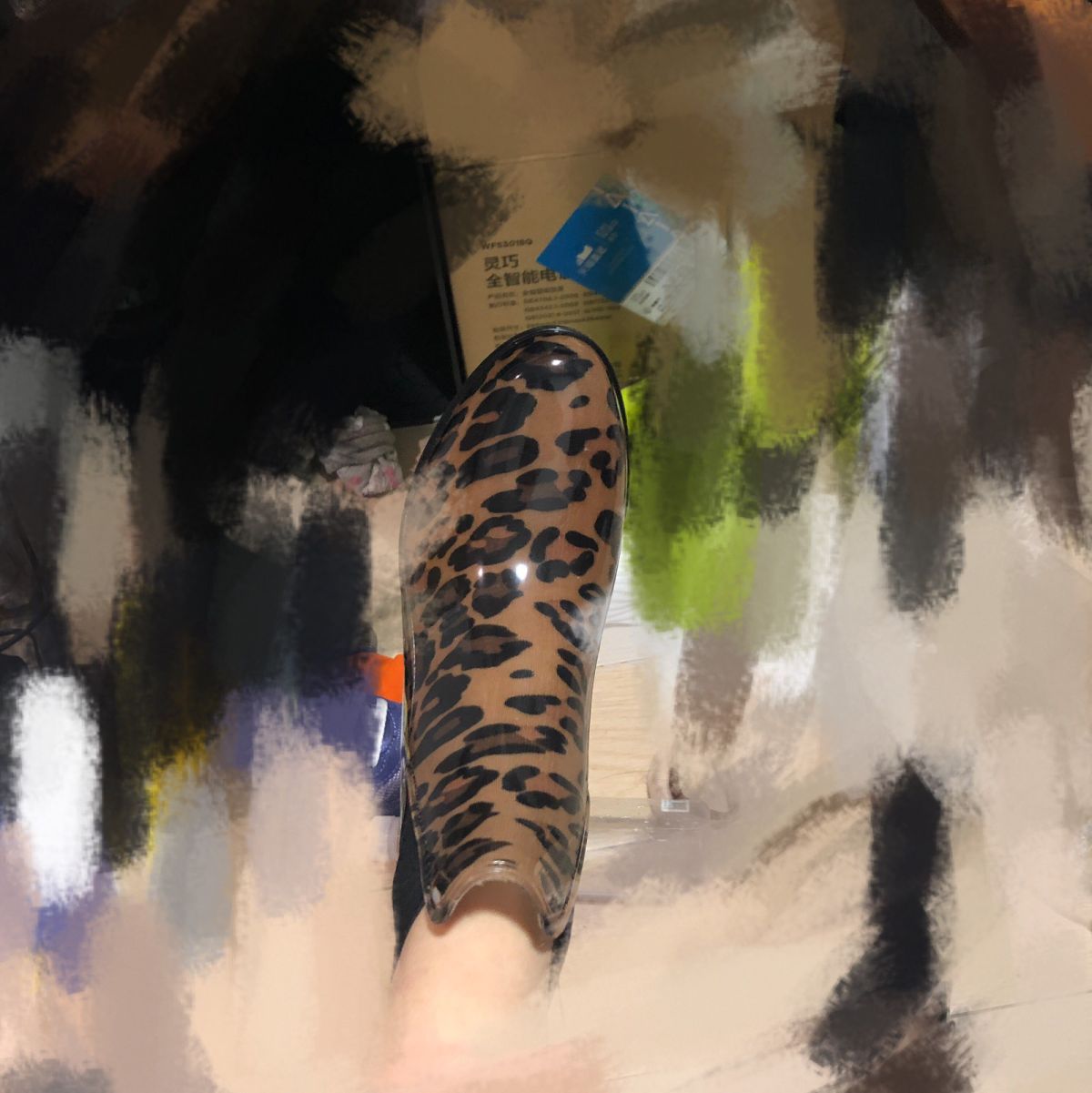 在6pm上面买的马丁靴和雨鞋~~当时刚好看到这款马丁鞋童鞋打