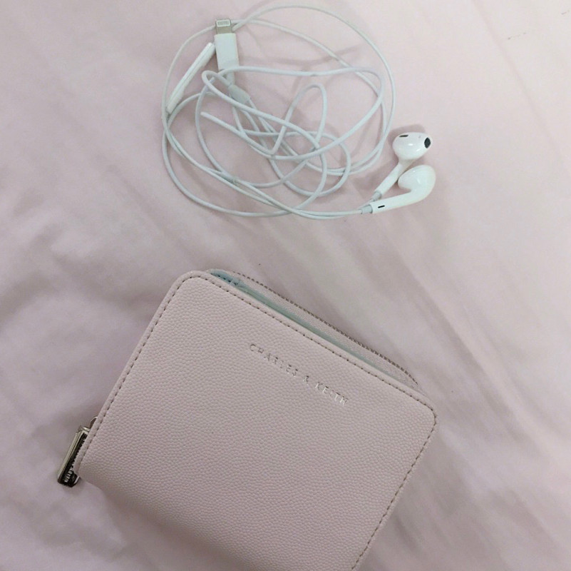 What is in my bag❓翻包这个话题特别有趣，女